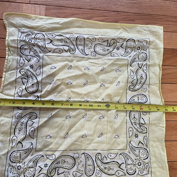 Bandana - Picture 4 of 4
